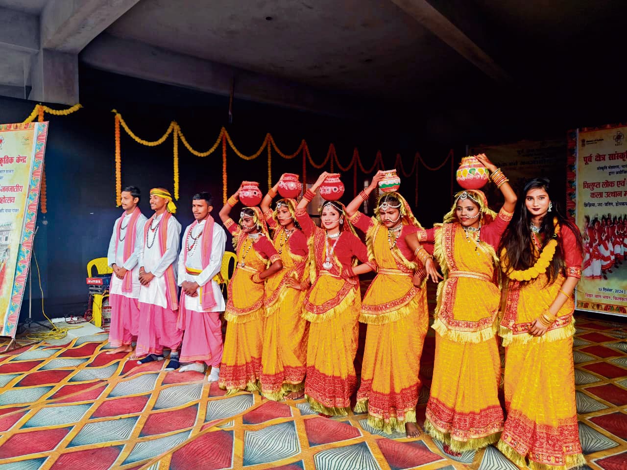 Gaya News : विलुप्त होती लोक व जनजातीय कला की किलकारी के मंच से शानदार प्रस्तुति