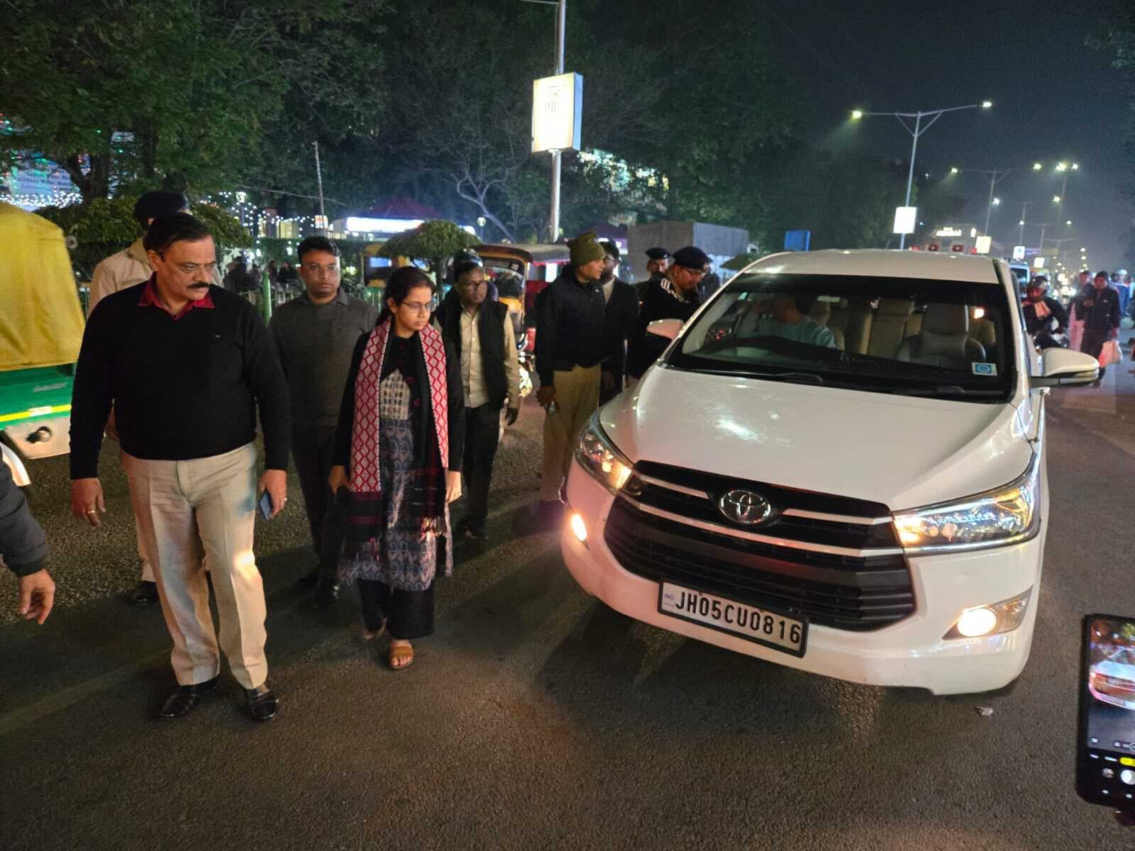 Jamshedpur news. नो पार्किग जोन में खड़े 50 वाहन चालकों पर लगाया गया जुर्माना