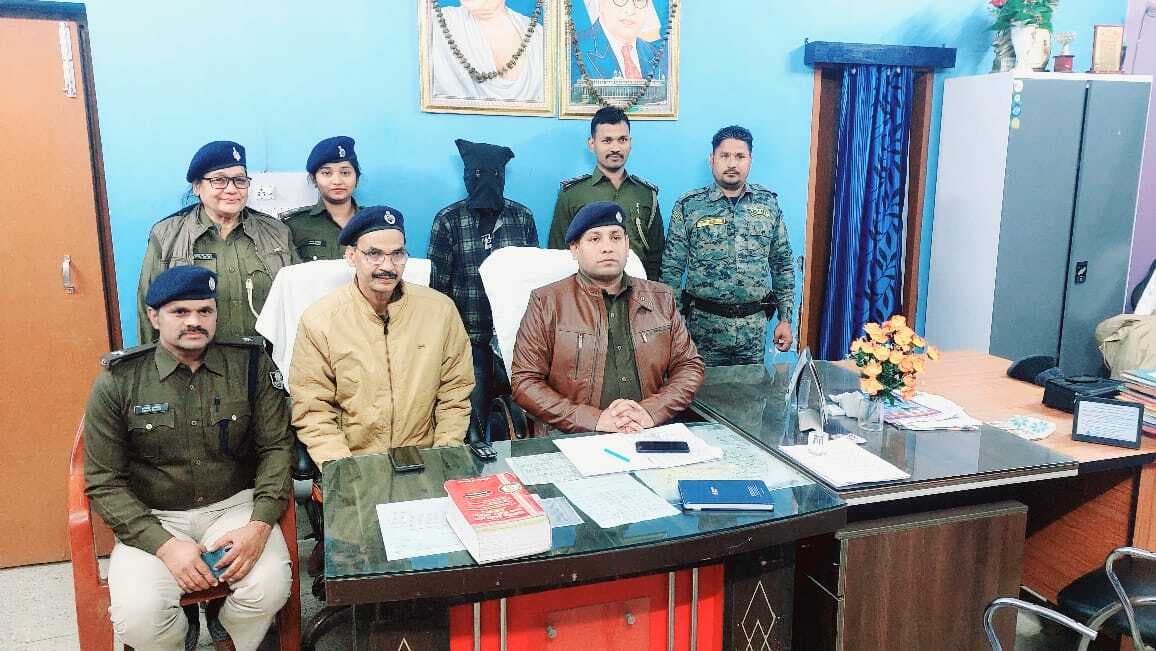 पुत्री से दुष्कर्म के आरोपित पिता गिरफ्तार