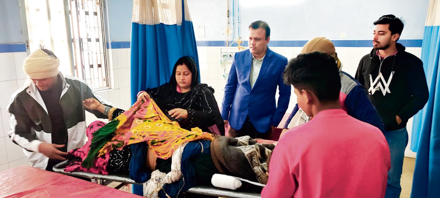 नाजायज संबंध के शक पर पति ने पत्नी को मारी गोली, जख्मी