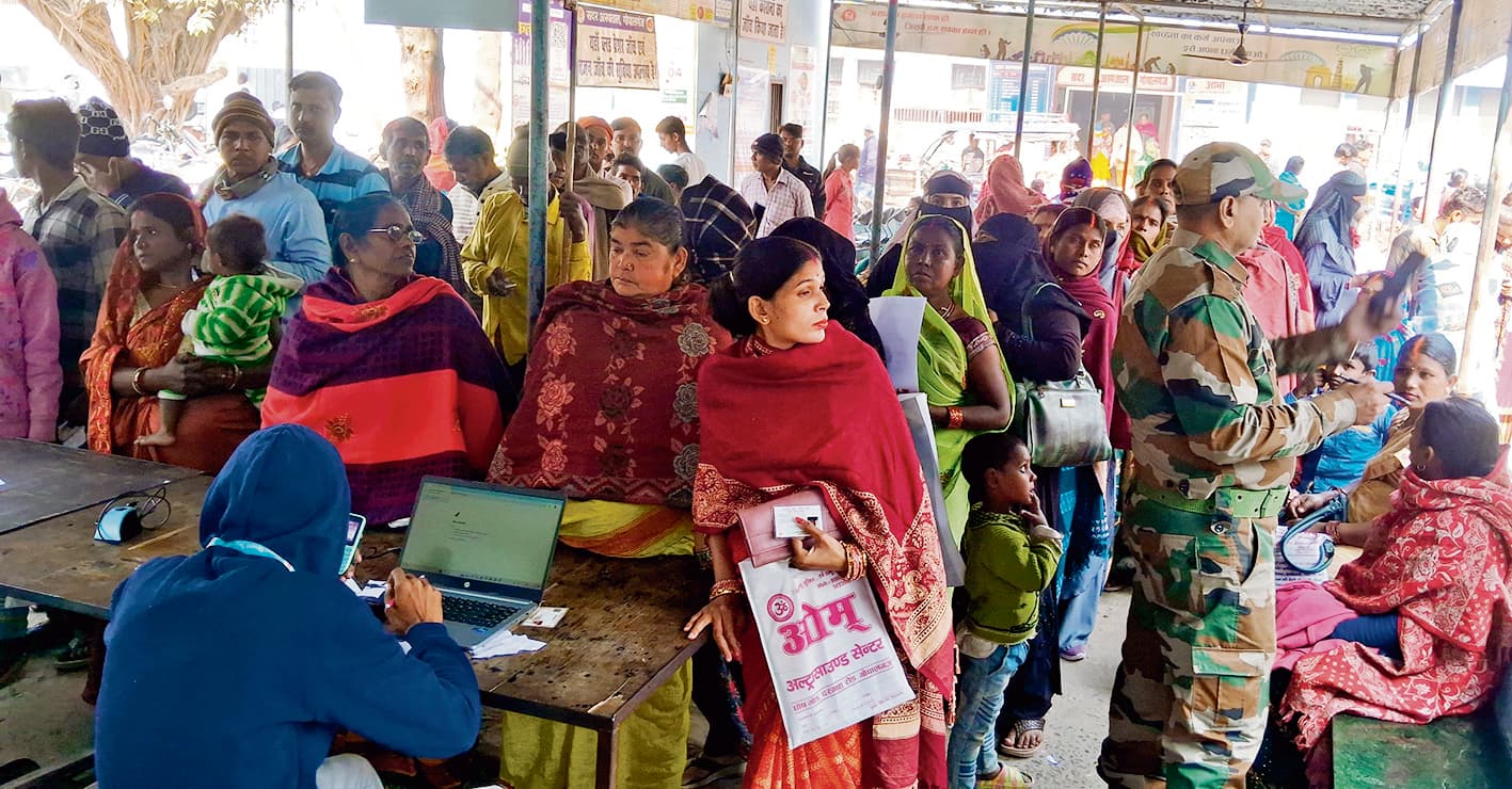 Gopalganj News : आंख अस्पताल में नहीं हो रहा मोतियाबिंद का ऑपरेशन, एक्सपायर होने के कगार पर हैं करोड़ों रुपये की दवाएं