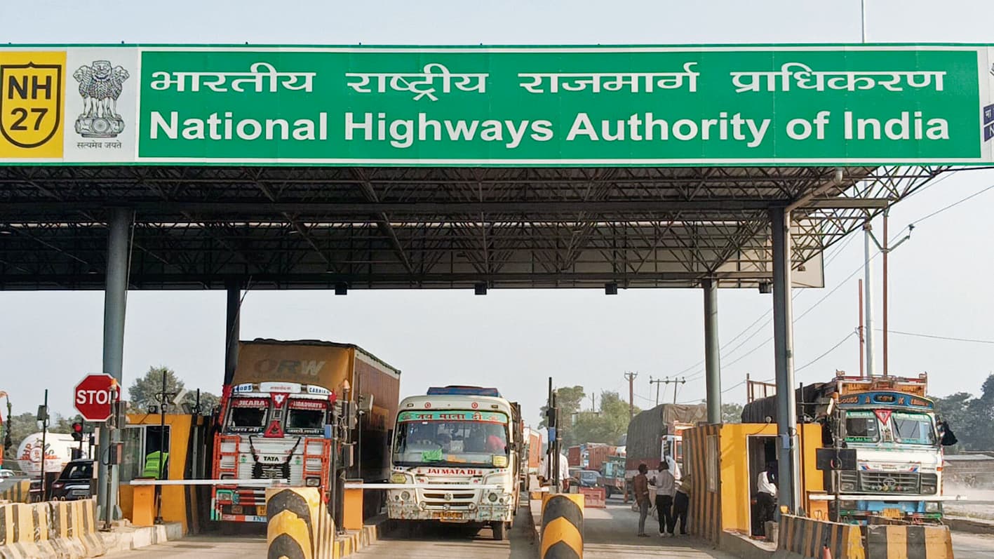 Gopalganj News  : बरहिमा टोल प्लाजा पर लोकल गाड़ियों के लिए कोई स्पष्ट निर्देश नहीं, सांसत में लोग