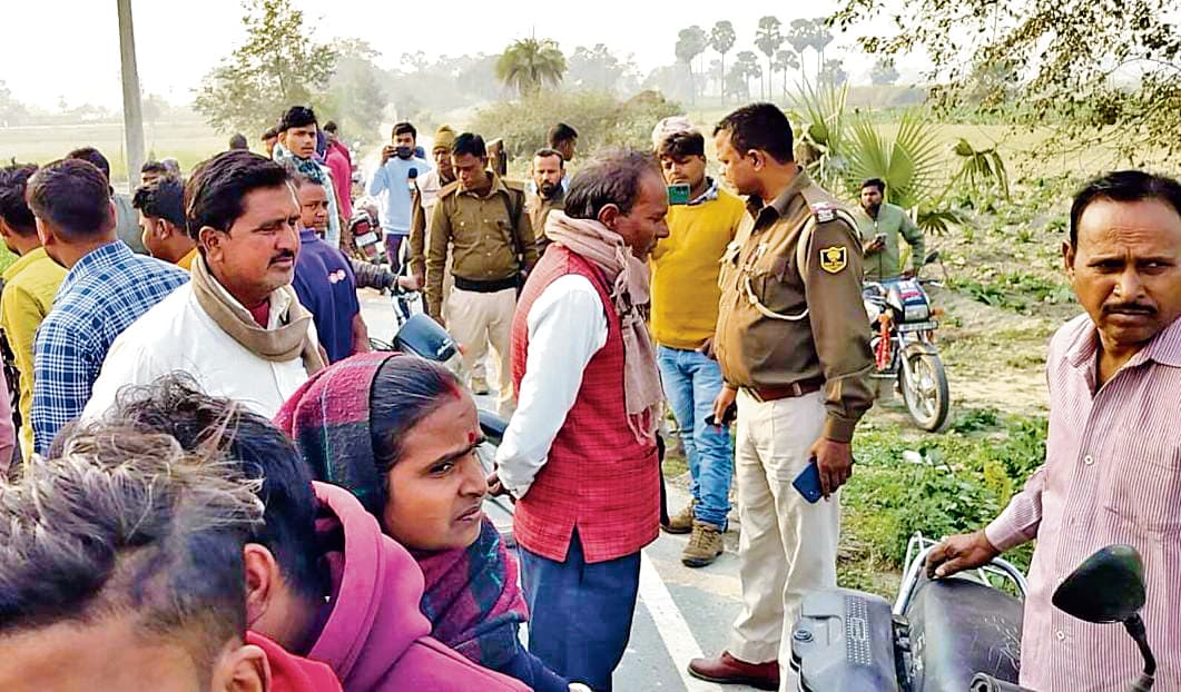 hajipur news. स्कूल से बच्चे को लेकर लौट रहे दंपती से लूट, डराने के लिए फायरिंग भी की