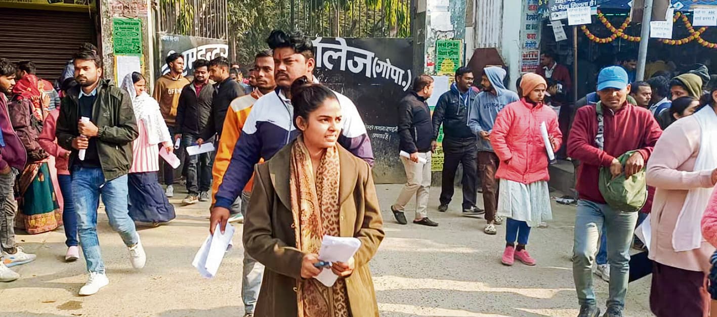 Gopalganj News  : 10 केंद्रों पर 4687 अभ्यर्थियों ने दी परीक्षा, 2285 रहे अनुपस्थित, जिला प्रशासन रहा अलर्ट