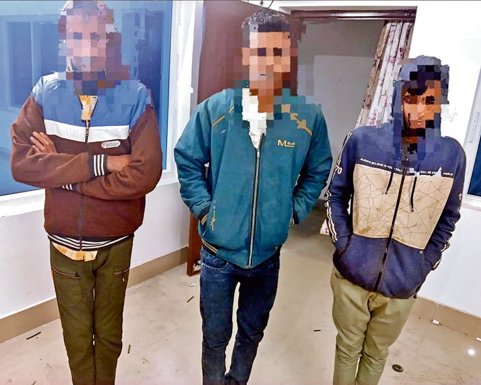 hajipur news. अपराध की साजिश रचने के लिए जुटे तीन बदमाश गिरफ्तार, दो फरार