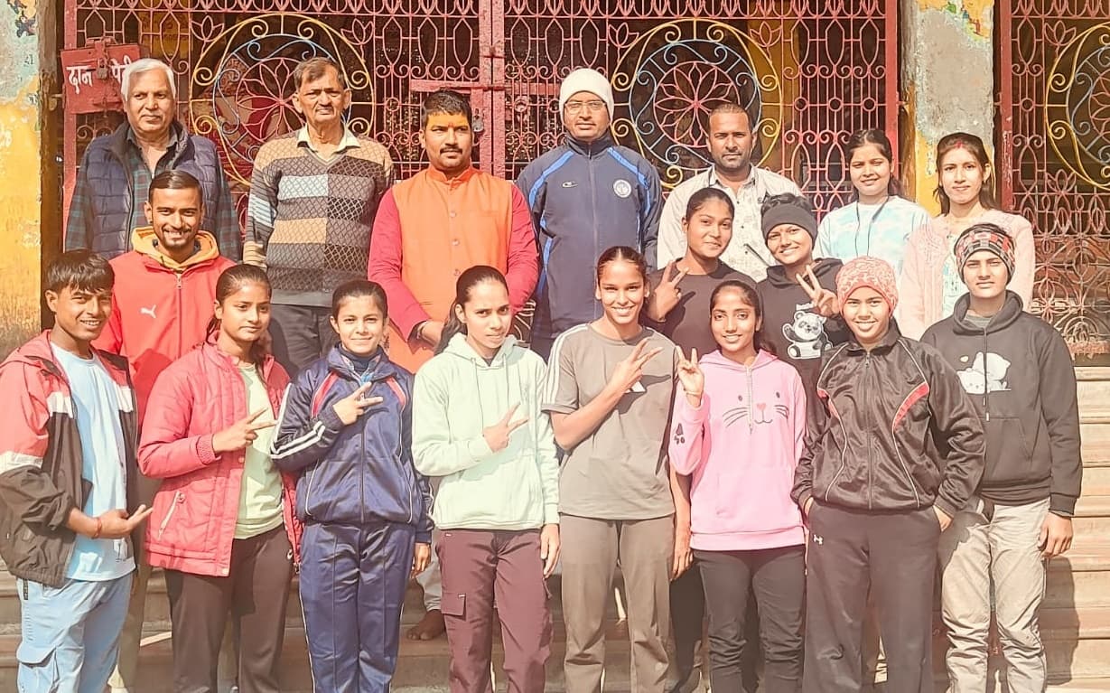 राज्य स्तरीय बालिका कबड्डी प्रतियोगिता में भाग लेने के लिए खिलाड़ी रवाना