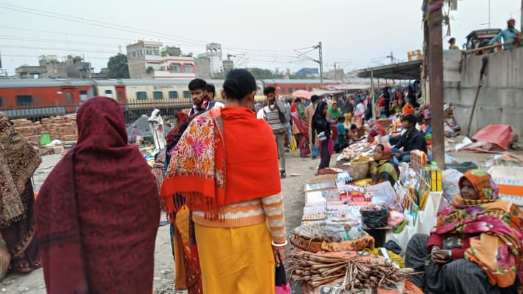 पार्किंग व स्टेकिंग की जमीन पर खुदरा बाजार अवैध, डीआरएम ने दिए कार्रवाई के आदेश