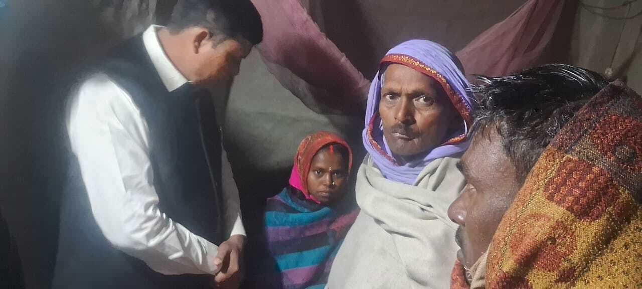 युवा शक्ति के जिलाध्यक्ष ने निसहाय परिवार को किया सहयोग