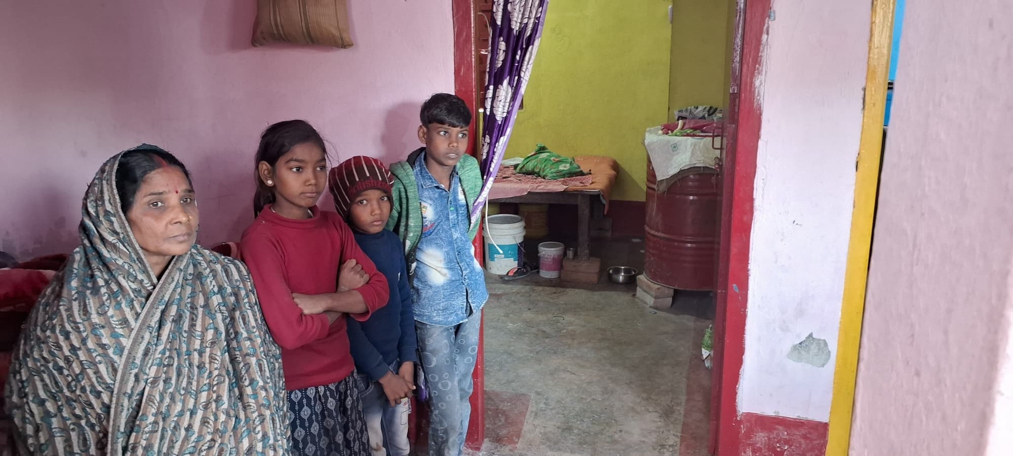 तीन मासूम बच्चों के सामने उसकी मां को गोली मार कर दी हत्या, डरे सहमे हैं बच्चे