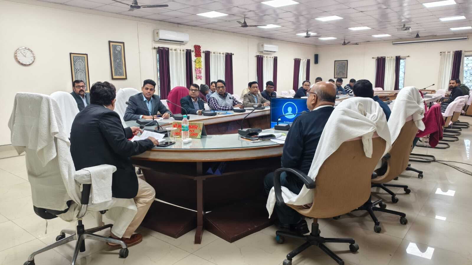 Darbhanga News : दरभंगा-समस्तीपुर मार्ग को फोरलेन बनाने का आयुक्त ने दिया निर्देश