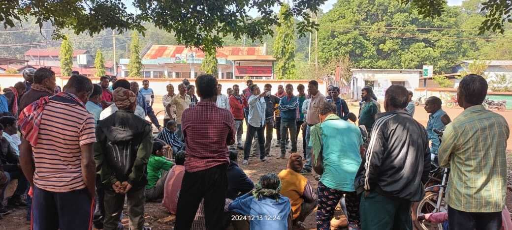 Chaibasa News : धोबिल माइंस के मजदूरों की छंटनी पर 19 को होगा फैसला, आक्रोश