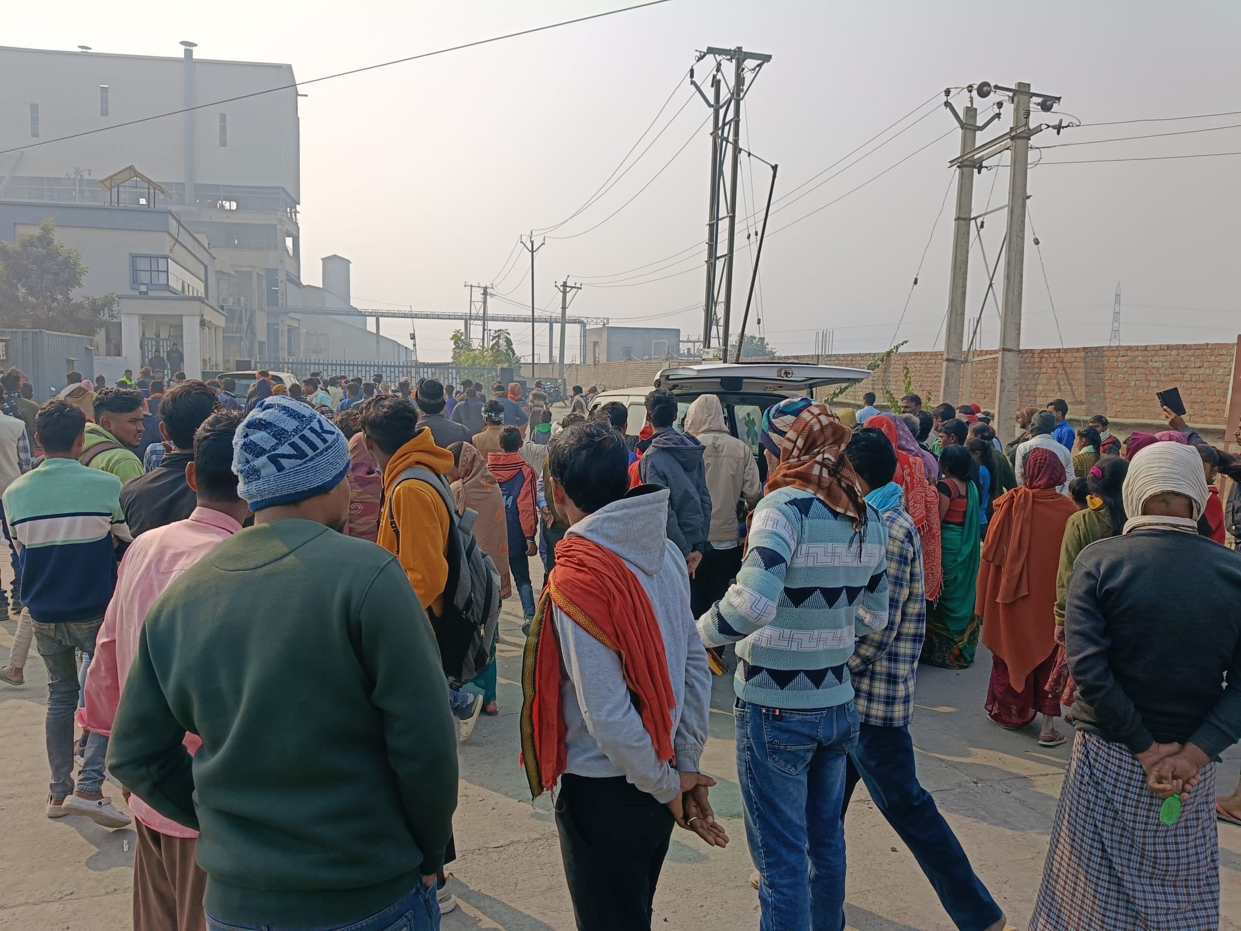 सीमेंट फैक्ट्री में हुई घटना को दबाने की मंशा ने भड़काया जनाक्रोश