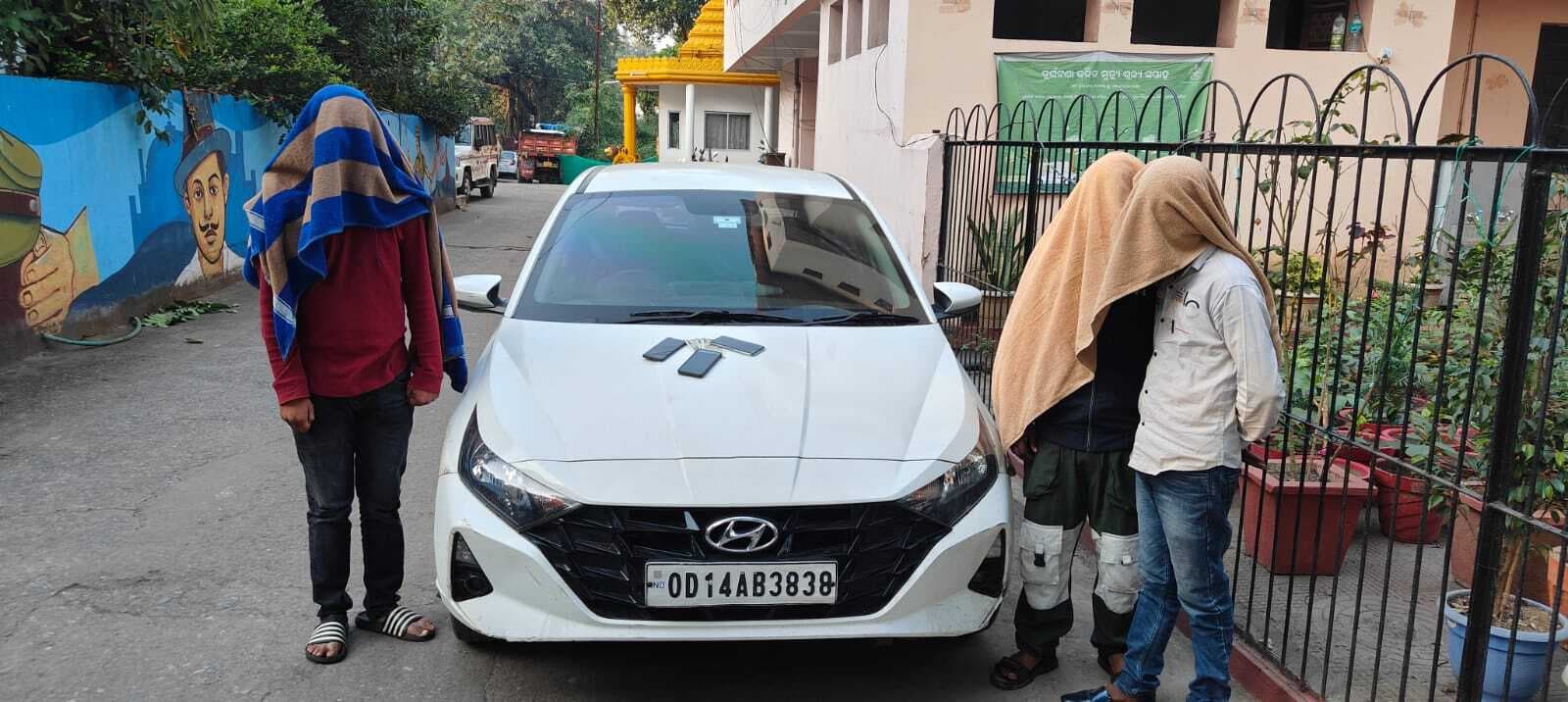 Rourkela News: जुआ में पैसे हारने के बाद दोस्त के साथ मिलकर रची थी लूट की साजिश, तीन गिरफ्तार