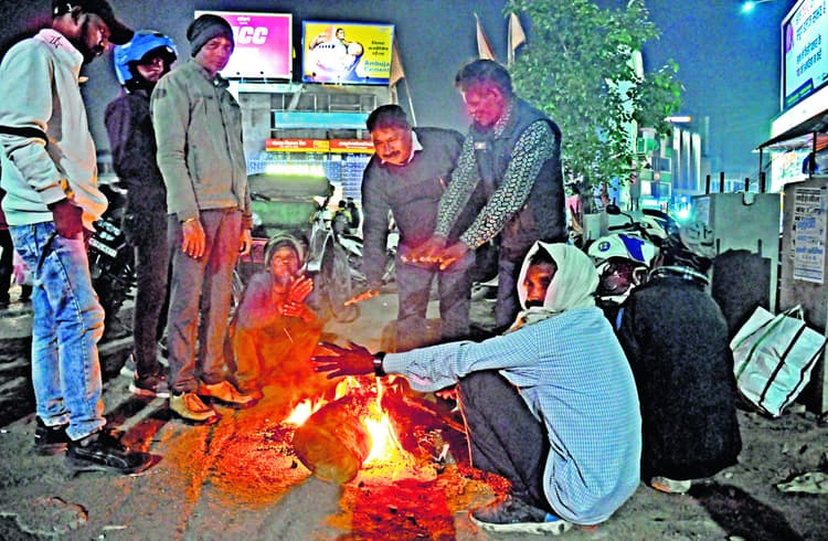 Ranchi News : सर्द हवाओं के कारण बढ़ी परेशानी, अलाव बना सहारा