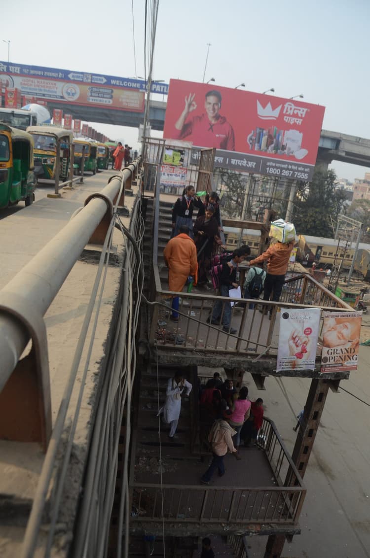 टेंपो से लग रहा था जाम, उन्हें हटाने के बजाय यात्रियों की सुविधा कर दी बंद