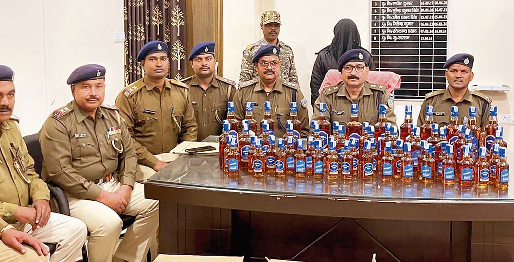 Dhanbad News : गोविंदपुर में 50 लाख की अवैध शराब लदा ट्रक जब्त, चालक गिरफ्तार