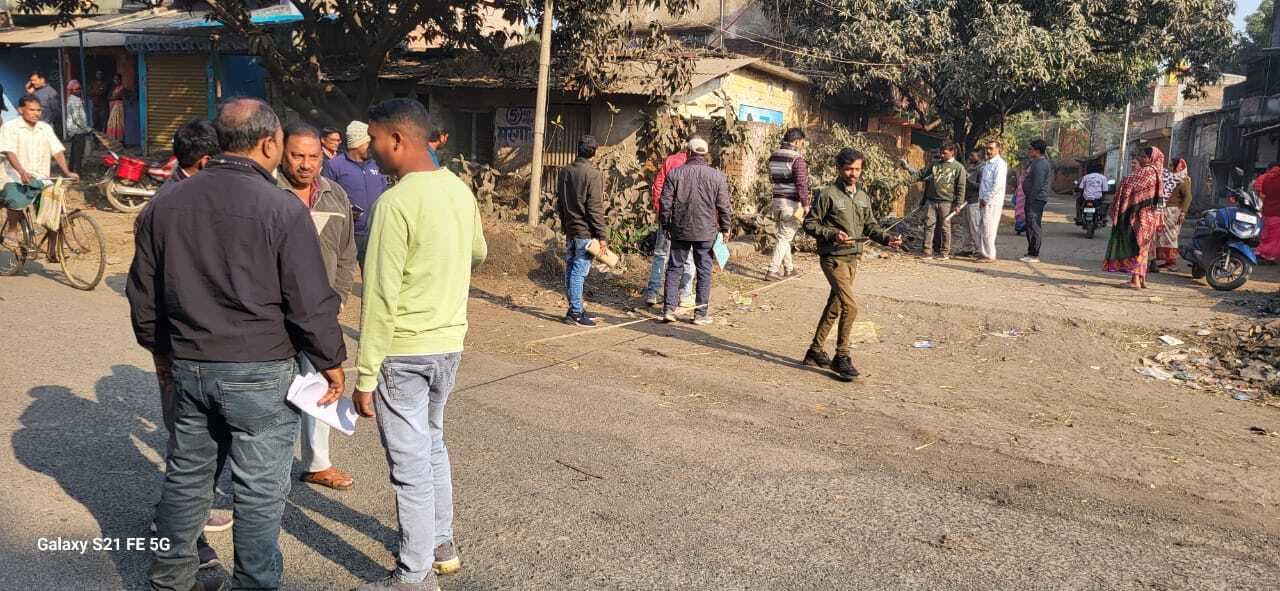 अतिक्रमण हटाने को लेकर की जा रही मापी से लोग असंतुष्ट