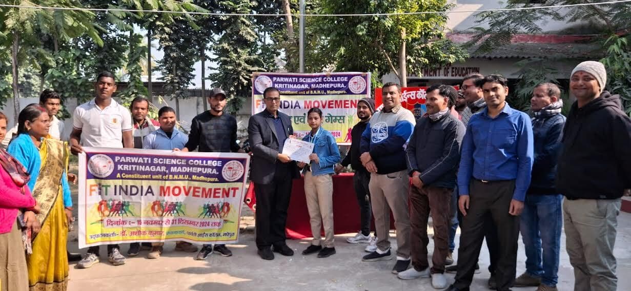 प्राध्यापकों व छात्र-छात्राओं के बीच दौड़ व फन गेम्स का हुआ आयोजन