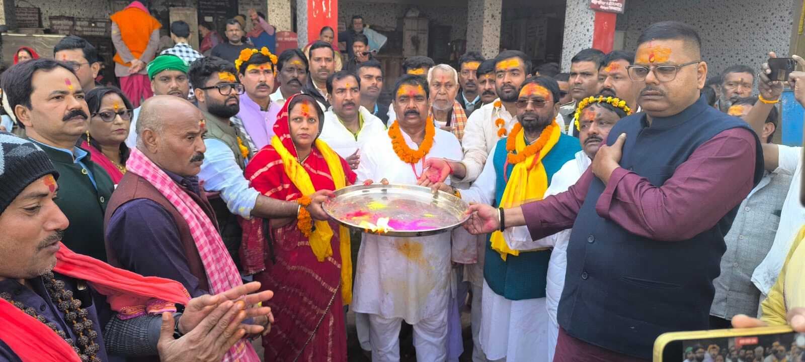 श्रम नियोजन मंत्री व देवघर विधायक ने की बाबा फौजदारीनाथ की पूजा, कार्यकर्ताओं से भी मिले