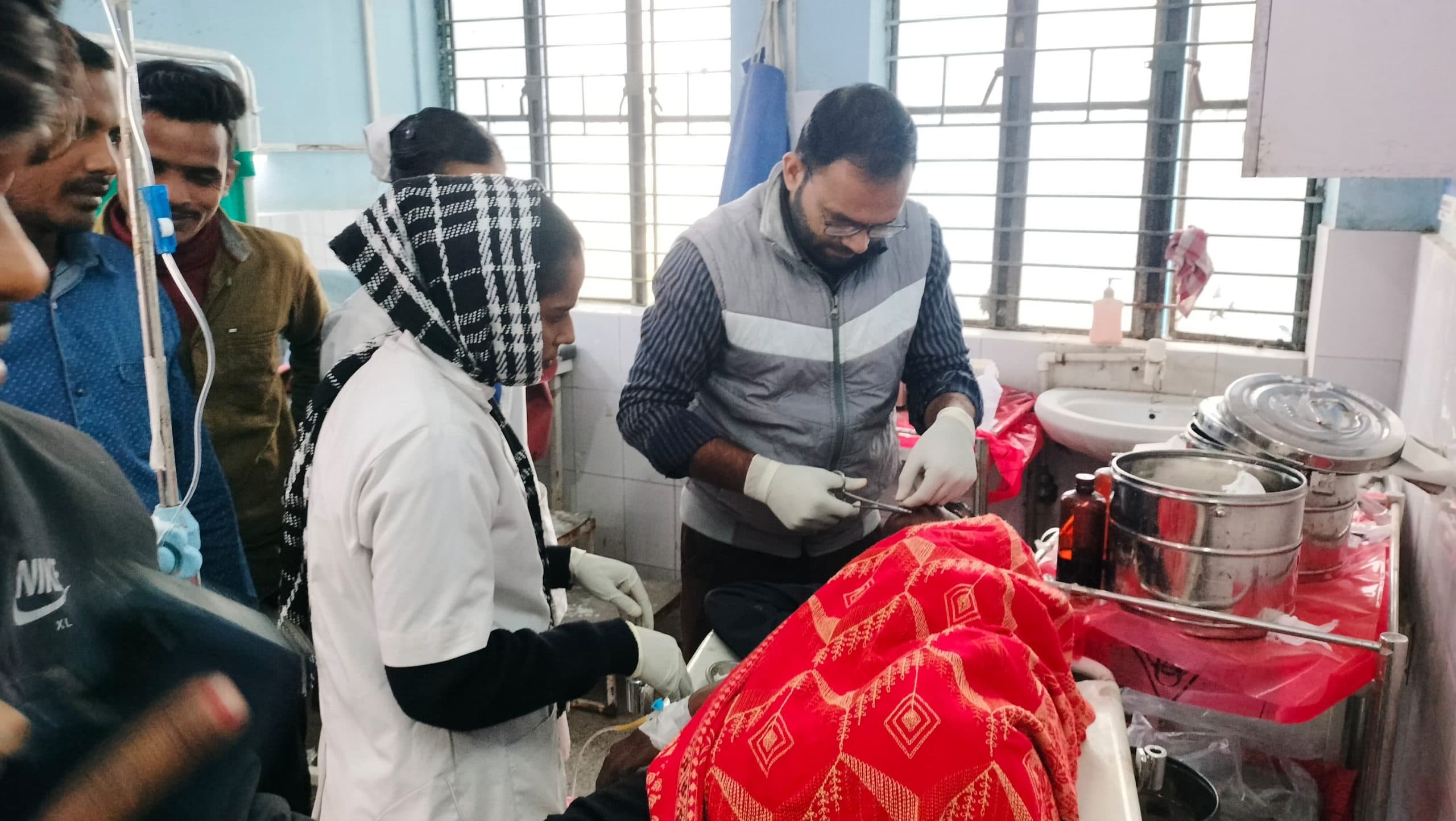 अनियंत्रित बाइक ने जेसीबी में मारी टक्कर, बाइक सवार छात्र की मौत