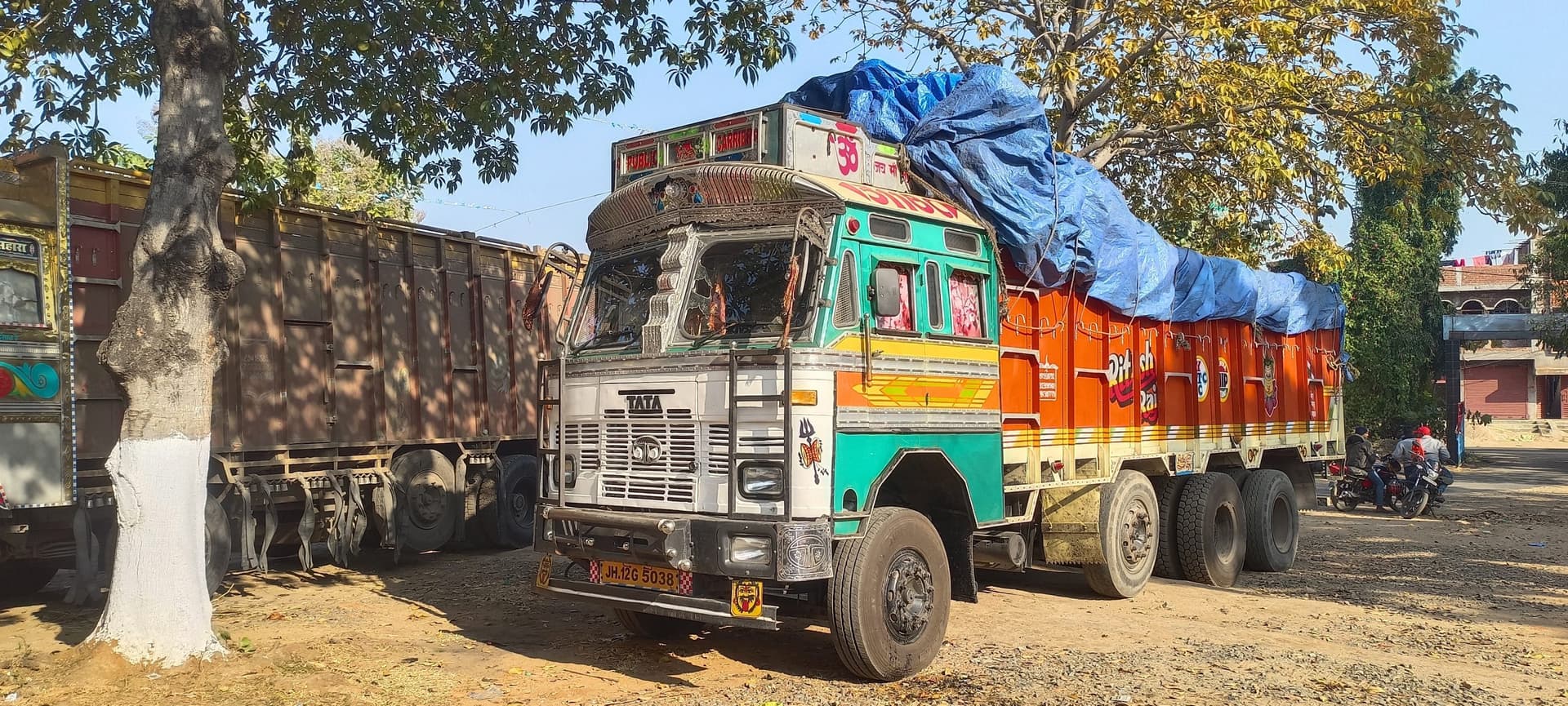 Deoghar news : परिवहन विभाग ने चलाया जांच अभियान, पकड़े तीन ट्रक
