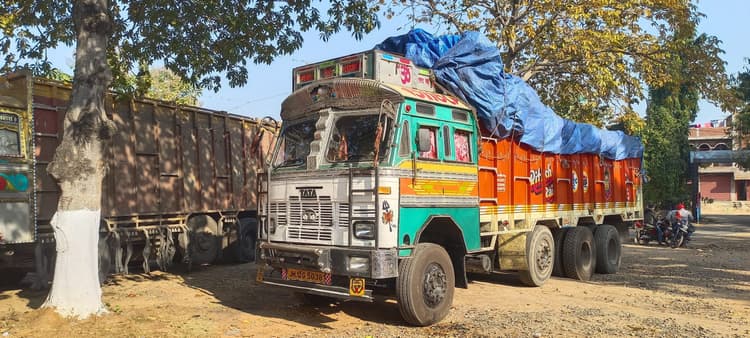 Deoghar news : परिवहन विभाग ने चलाया जांच अभियान, पकड़े तीन ट्रक