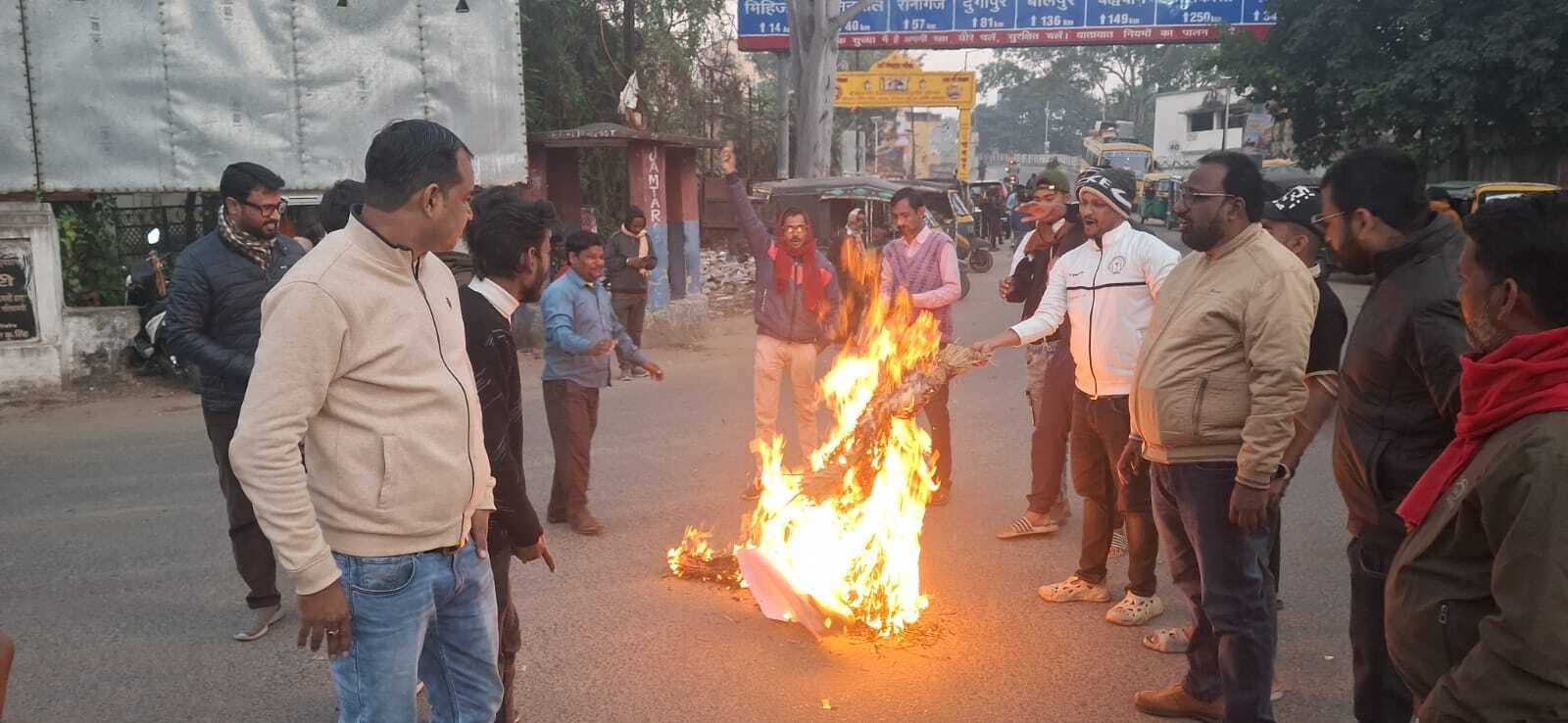जेएसएससी-सीजीएल रिजल्ट मामले में भाजयुमो ने सीएम का फूंका पुतला