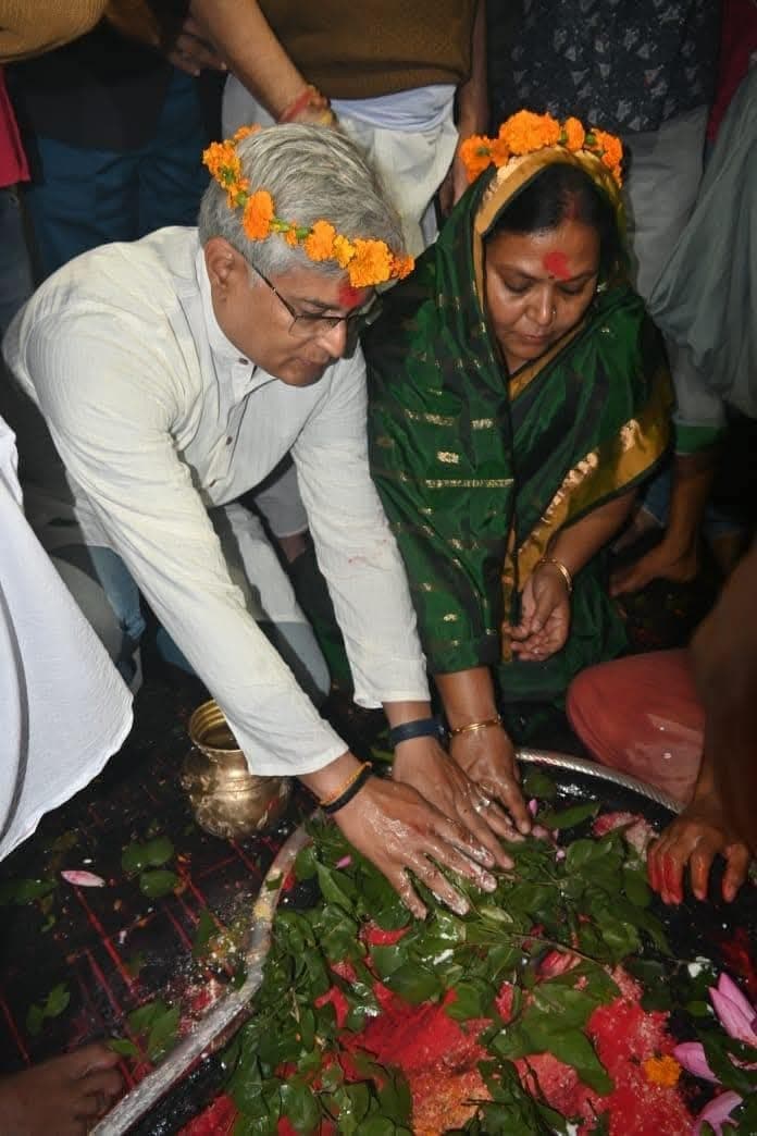 Deoghar News : मंत्री दीपिका, मंत्री संजय यादव और विधायक सुरेश पासवान ने बाबा मंदिर में की पूजा