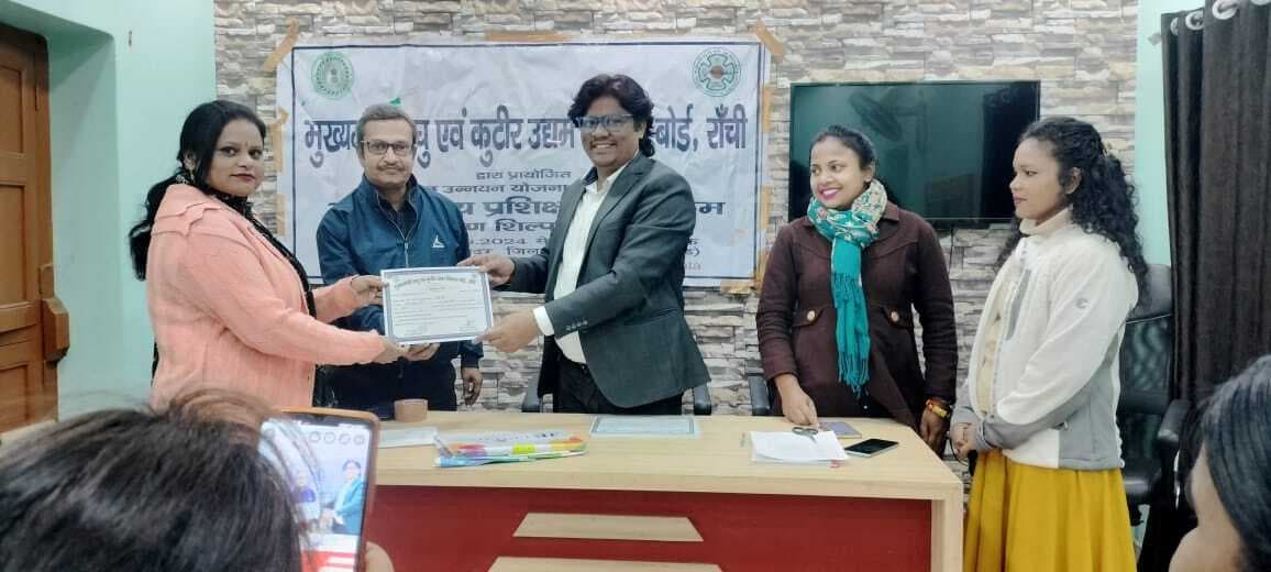 Dumka News: 25 दिवसीय प्रशिक्षण कार्यक्रम का सफल समापन