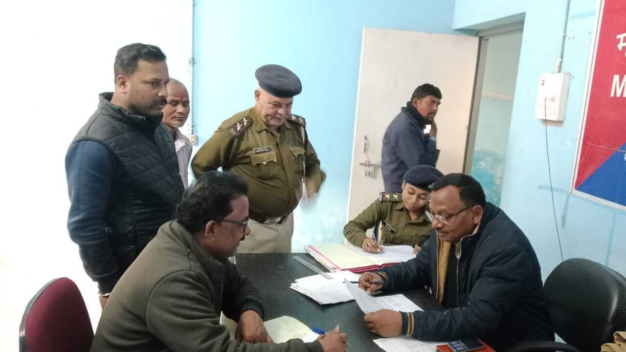 जनता दरबार में दो मामलों का हुआ निष्पादन