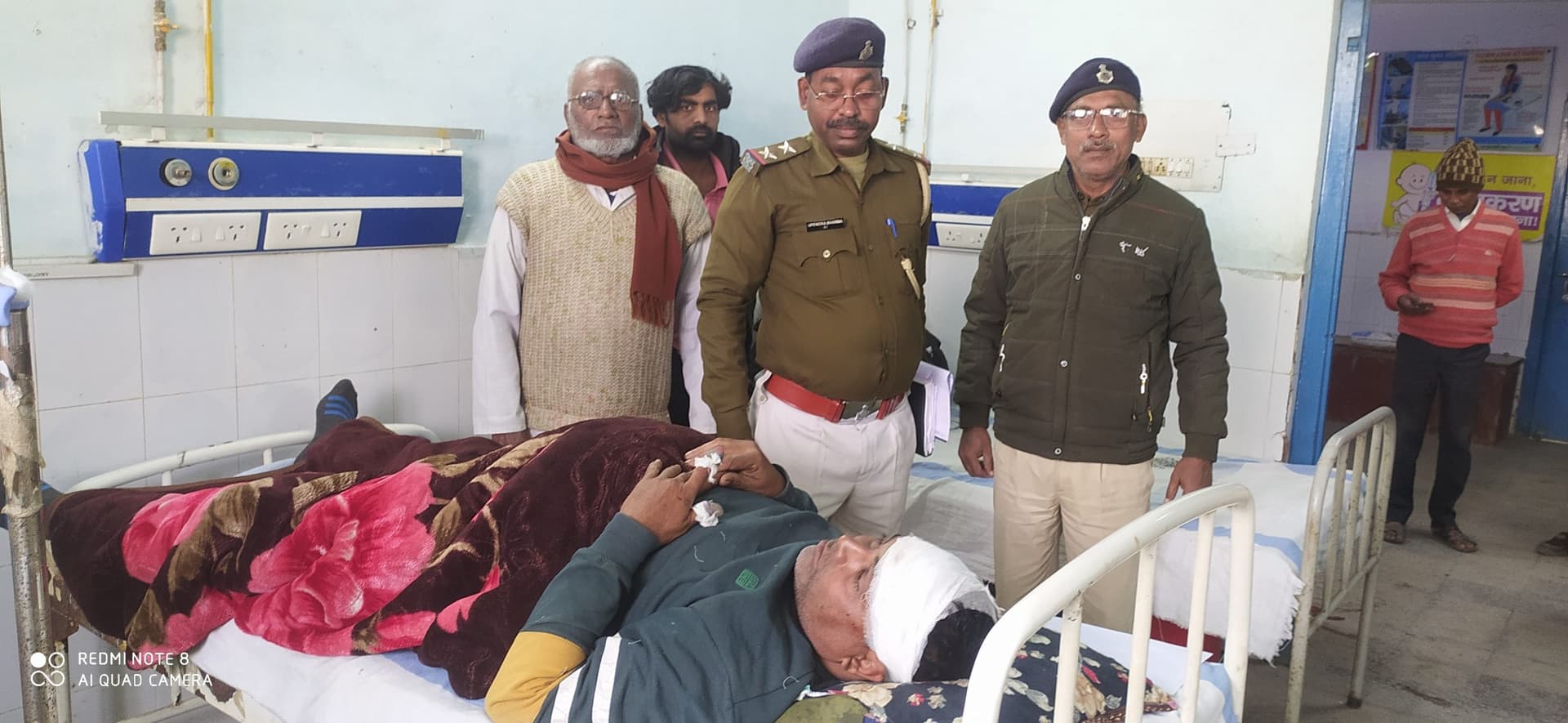 चाय पी रहे व्यक्ति से मारपीट