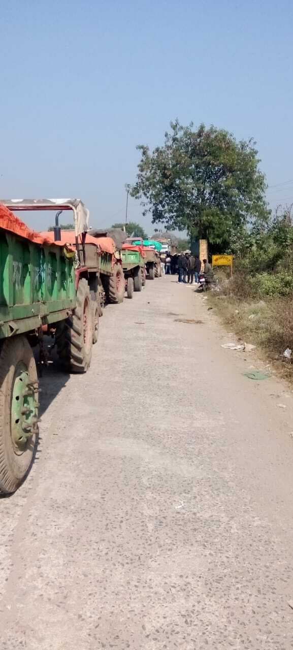 Deoghar news <bha>;</bha> एमएसडब्ल्यूएम के सफाई कर्मियों ने अपनी मांगों के समर्थन में कचरा उठाव करने से किया मना