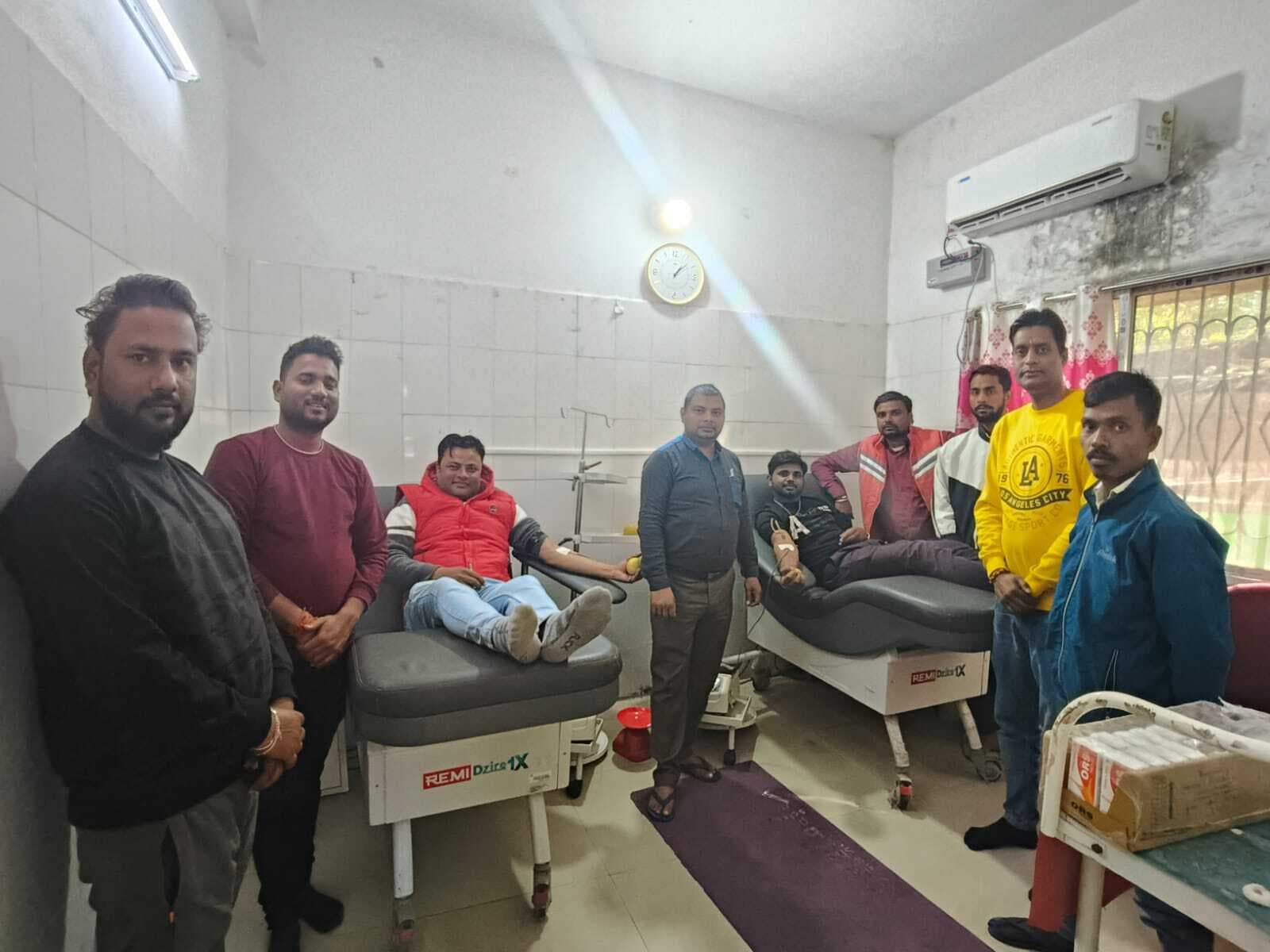 मेरा समिति ने ब्लड बैंक में लगाया रक्तदान शिविर