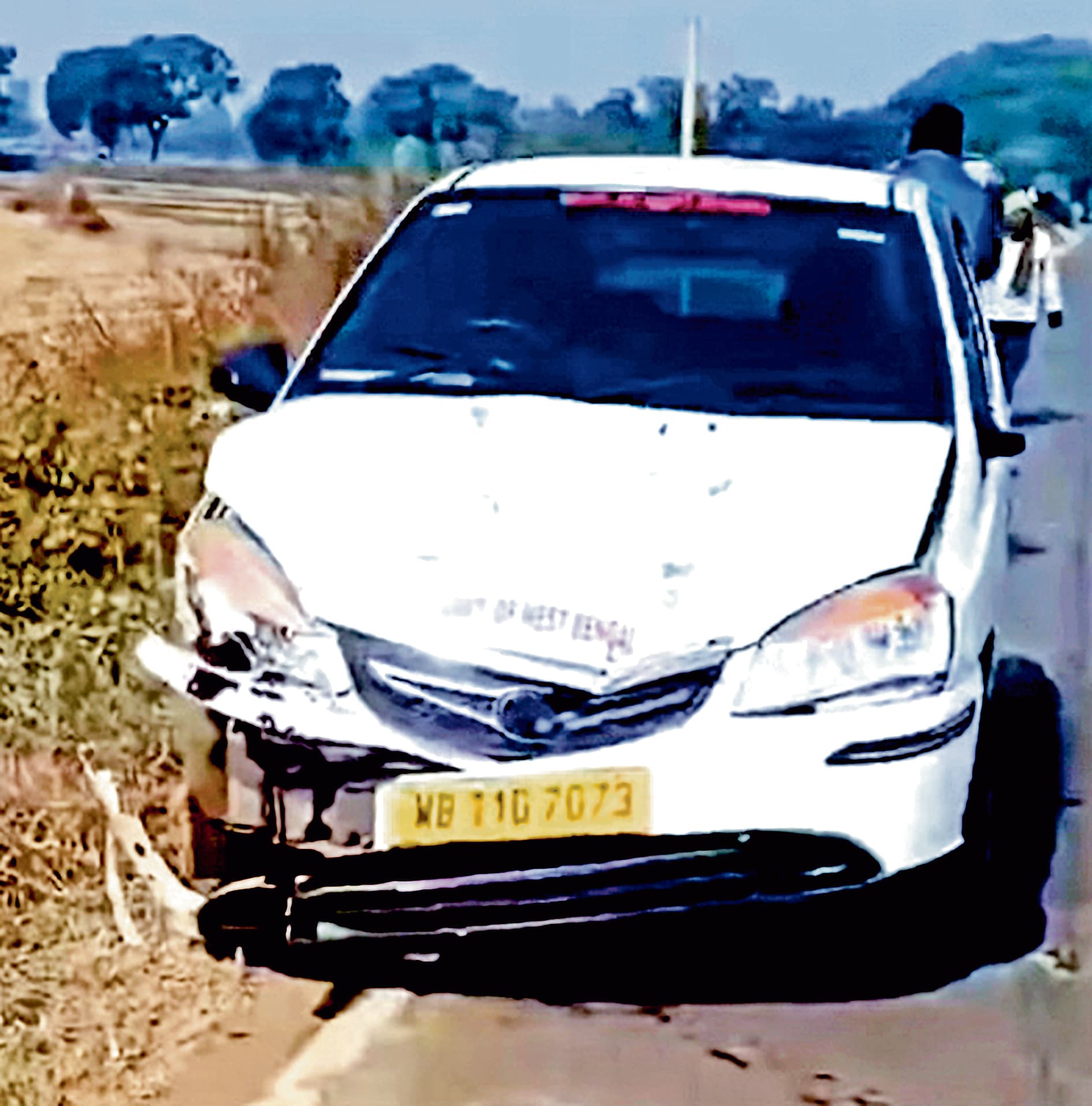 बर्दवान में सरकारी स्टीकर लगी कार और टोटो में टक्कर, दो की मौत, दो अन्य घायल