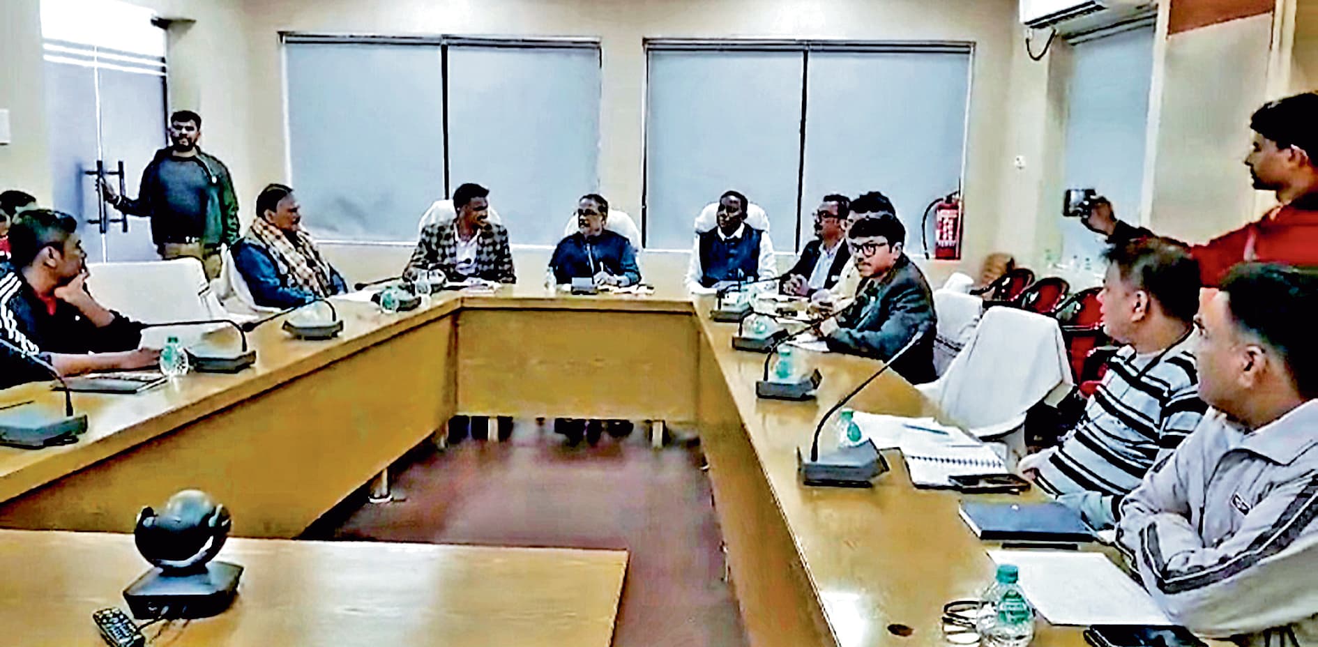 आरसीएफए और पीएचइ के कनेक्शन को लेकर जिलाधिकारी ने की उच्च स्तरीय बैठक