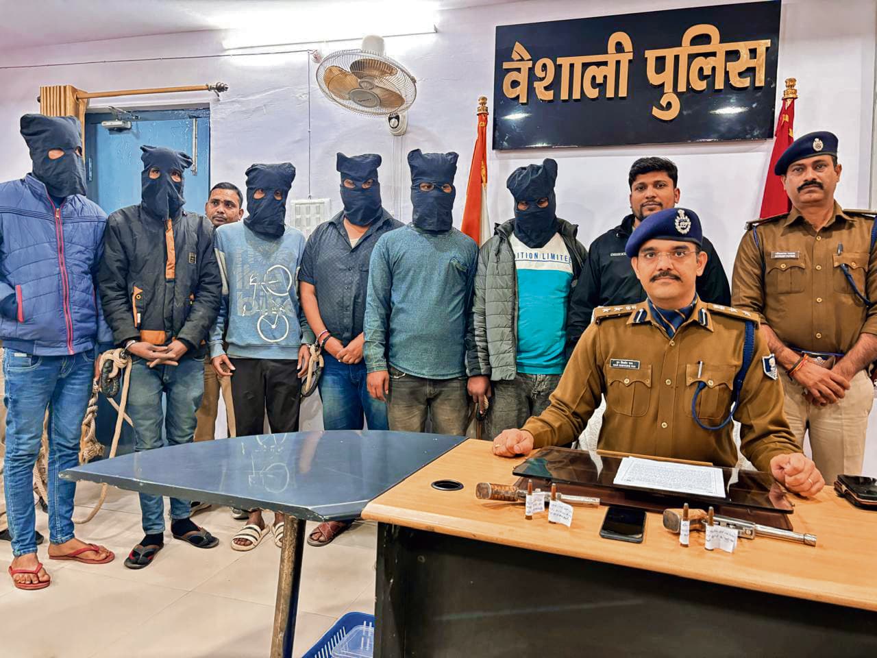 Hajipur News:पिकअप वैन लूट में छह बदमाश गिरफ्तार