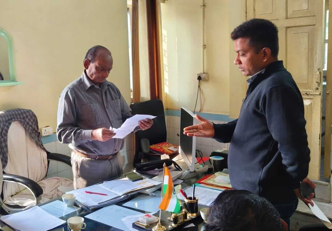 रात भर दर्द से तड़पती रहीं अंजनी, सुबह में डॉक्टर के पहुंचने पर हुआ प्रसव