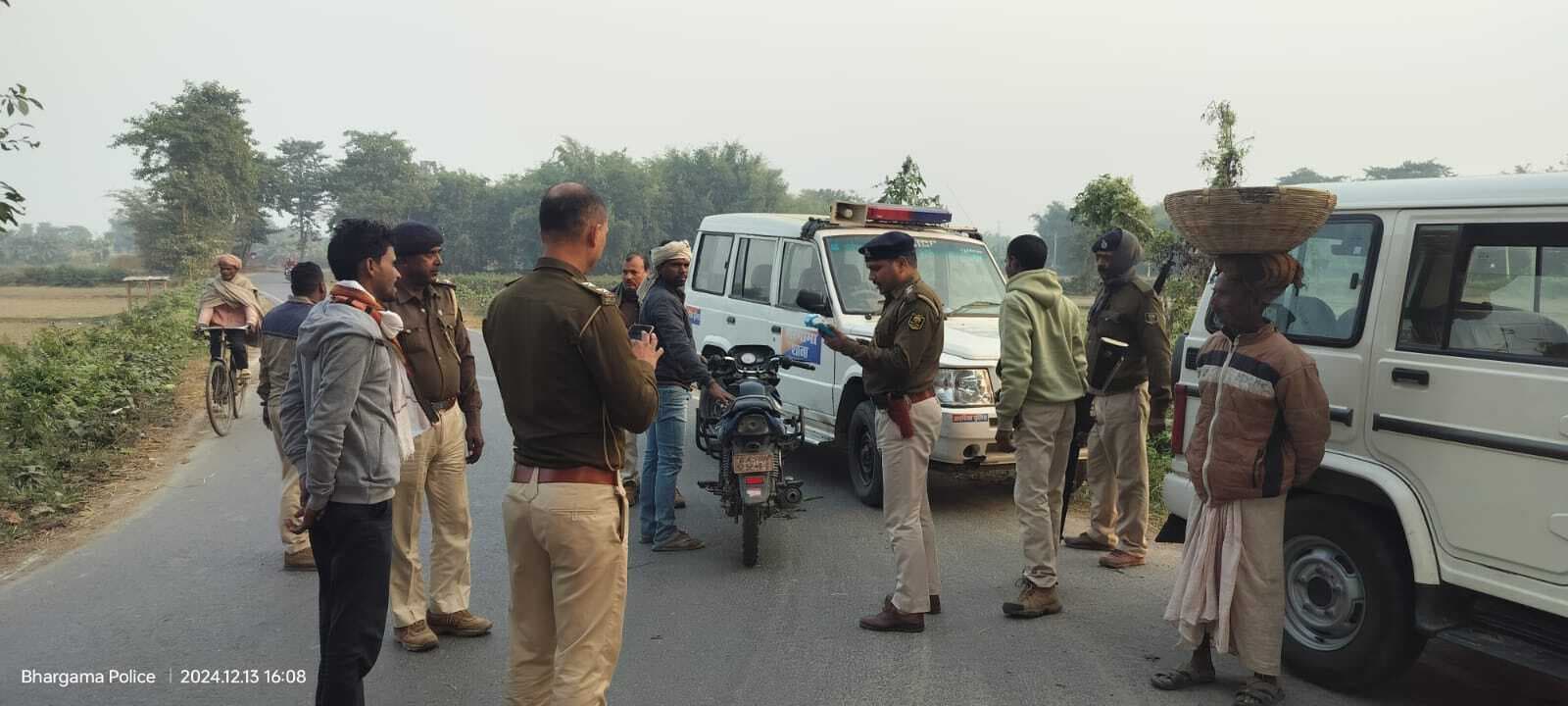 वाहन चेकिंग के दौरान वसूला जुर्माना