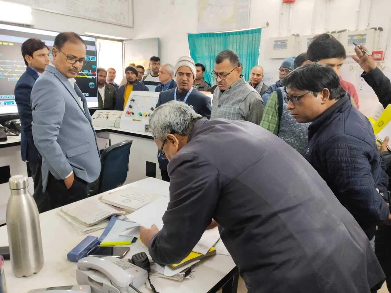 प्रमुख विद्युत इंजीनियर हाजीपुर ने अलौली-खगड़िया के विद्युतीकरण कार्य का लिया जायजा