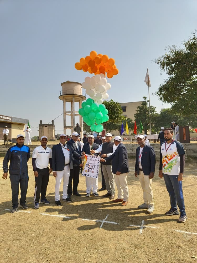 Chaibasa News : बच्चों के मानसिक विकास के लिए खेलना भी जरूरी : हिंदवार