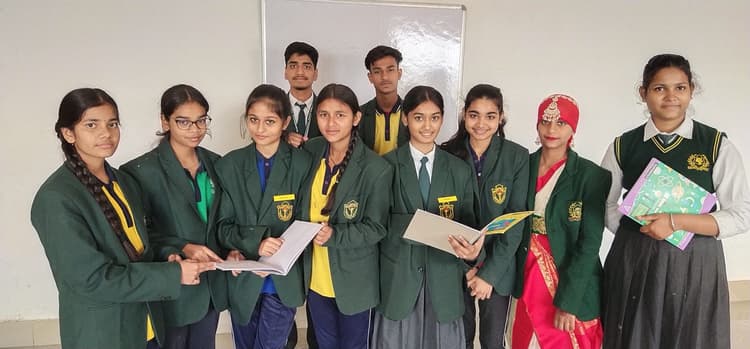 Chaibasa News : विज्ञान प्रदर्शनी से बच्चों में बढ़ती है वैज्ञानिक सोच : राजीव रंजन