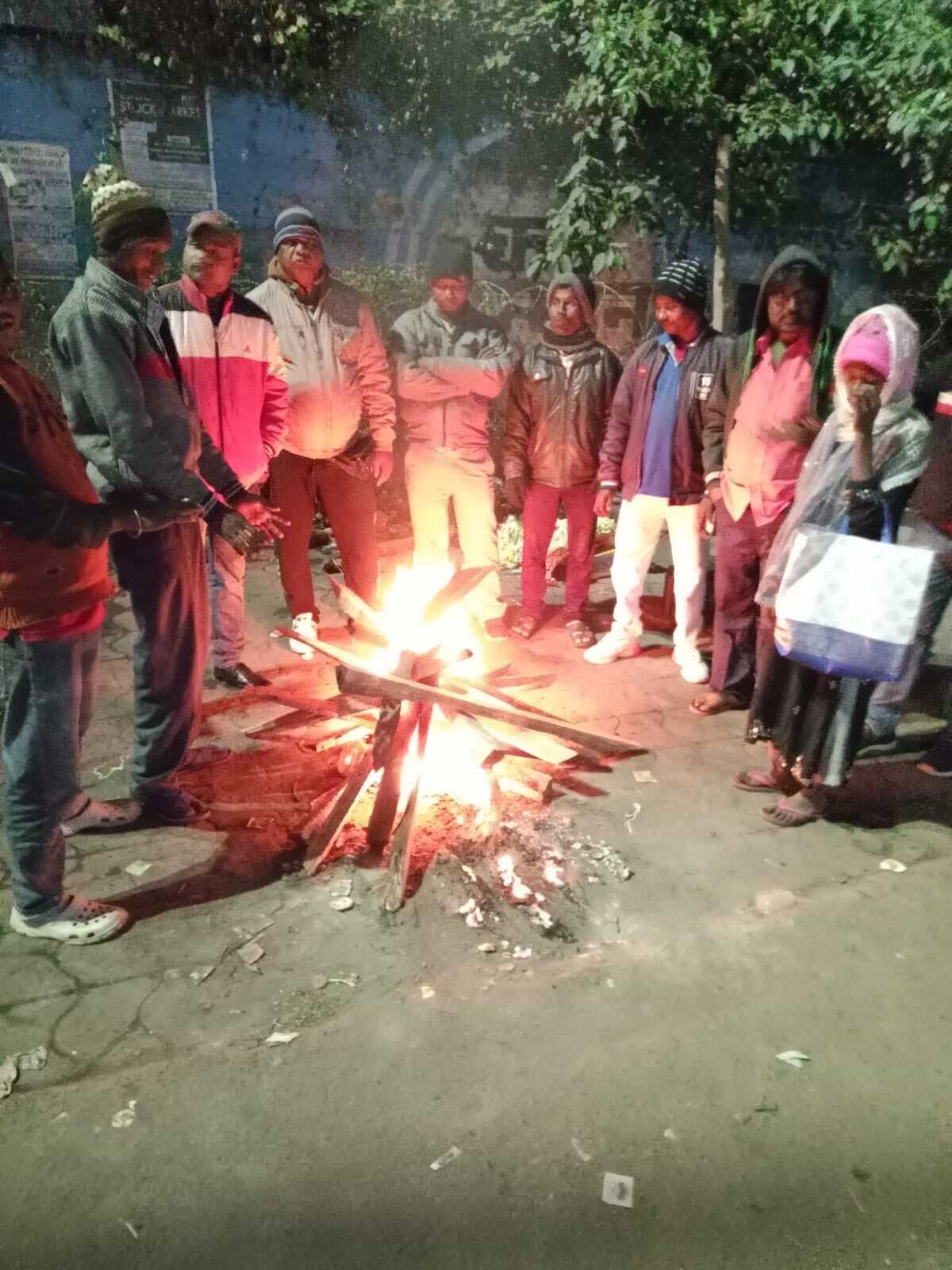 Chaibasa News : चाईबासा में कड़ाके की ठंड, तापमान 7 डिग्री तक गिरा