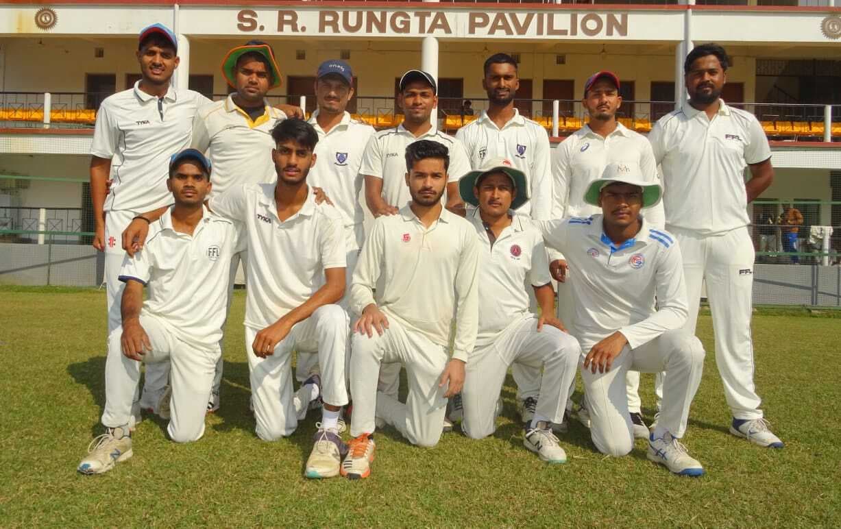 Chaibasa News : मयंक की शानदार बल्लेबाजी से लार्सन क्लब ने सेरसा चक्रधरपुर को हराया