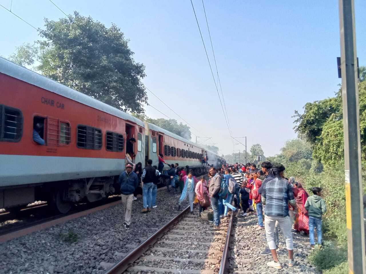 कटिहार इंटरसिटी में ब्रेक बाइंडिंग से मची अफरातफरी