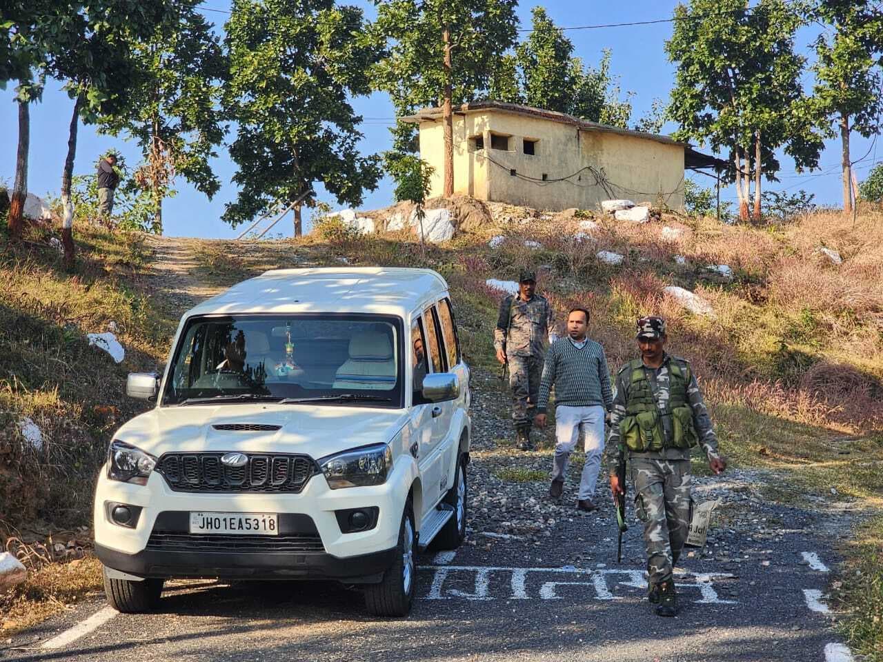 Giridih News: ग्रेनेड हैंडओवर करते फ्यूज फटने से जैप पांच के दो जवान घायल