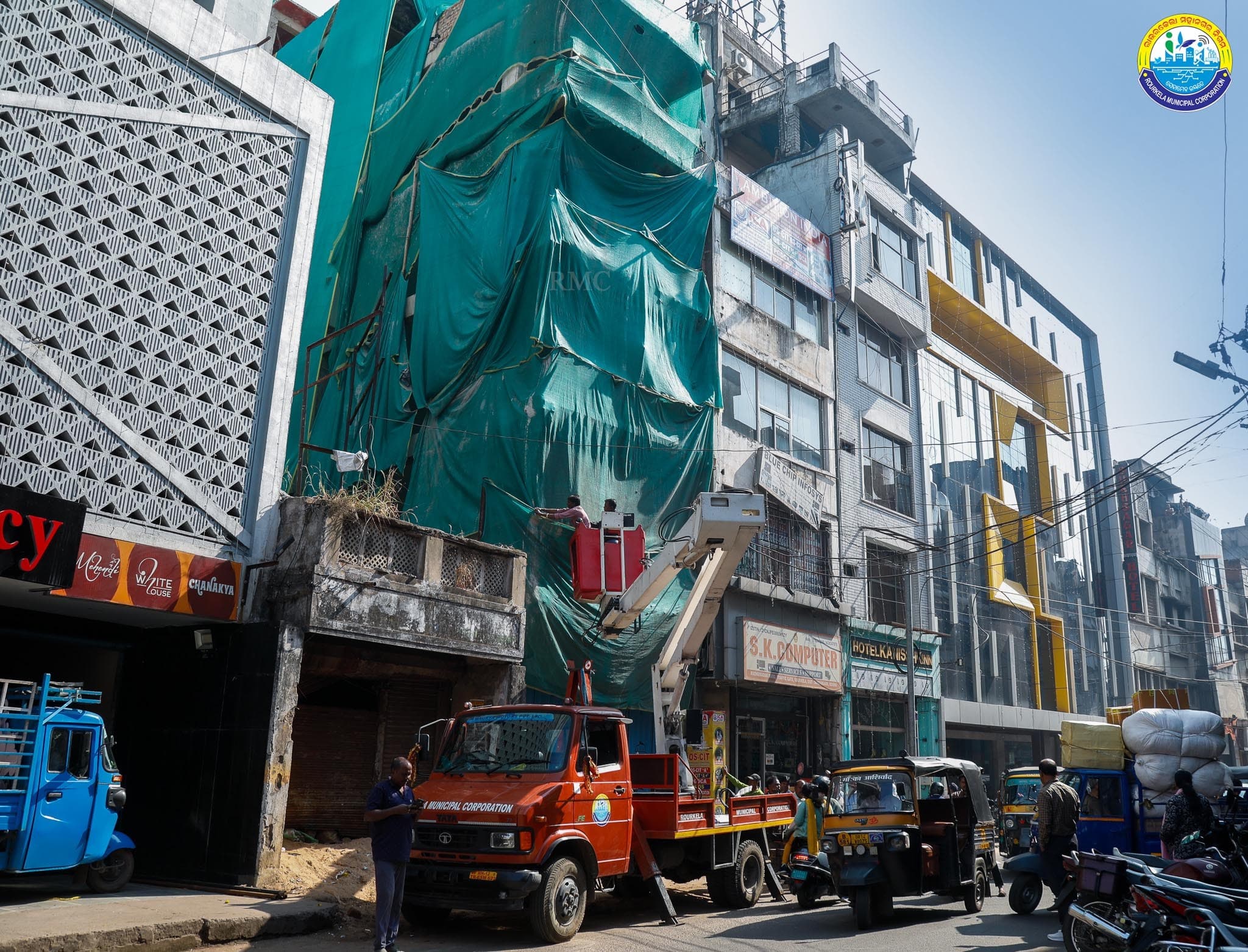 Rourkela News: छेंड, जनता निवास गली और मधुसूदन मार्ग में बिना अनुमति किया जा रहा निर्माण कार्य आरएमसी ने रोका