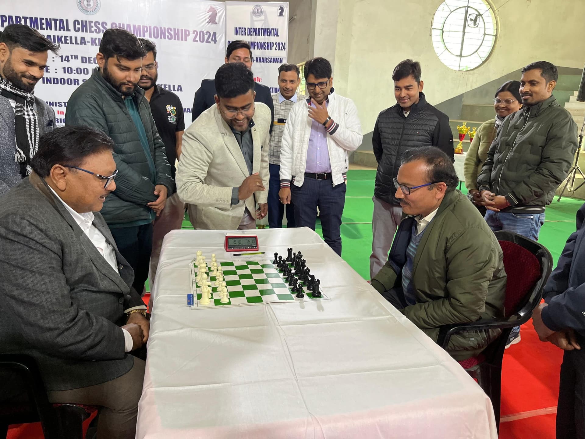 seraikela kharsawan news: शतरंज प्रतियोगिता हाकिमों ने चली चालें