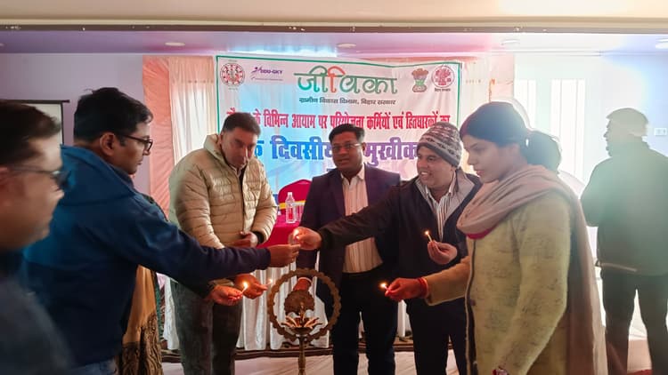 जीविका दीदी की बेटियां एयर होस्टेस बन कर रहीं काम, जमुई से भी मिले सफलता