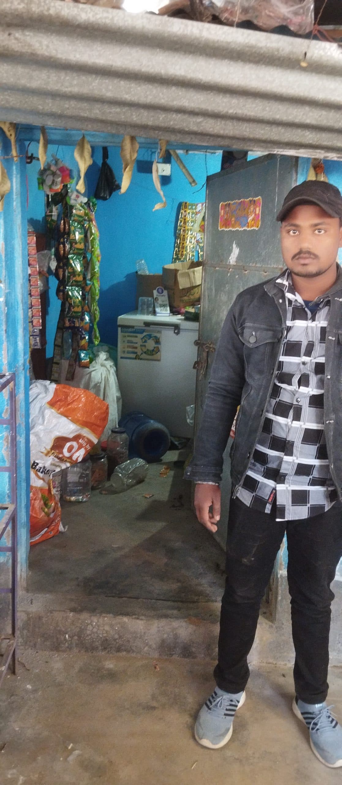 किराना दुकान से नकद व अन्य सामान की चोरी