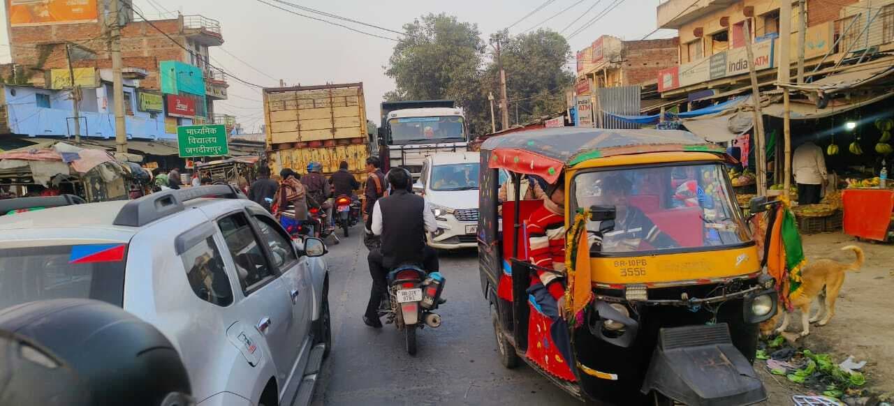 Bhagalpur nwes जाम की जद में रहा जगदीशपुर बाजार रोड, लोग परेशान